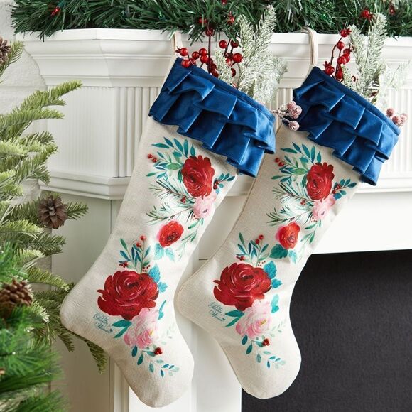 Beautiful Christmas tree skirt with 2 matching stockings - Picture 2 of 5